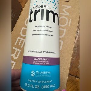 Modere Trim Blackberry Body Moisturizer - Blue and White